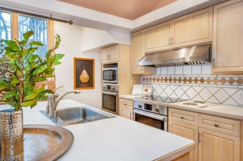 122 Upper Mtn Ave, Montclair NJ 07043-1428 exterior