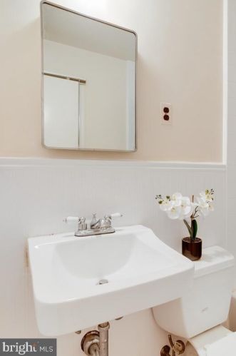 1002 Cliftonbrook Ln, Silver Spring MD 20905-3709 exterior