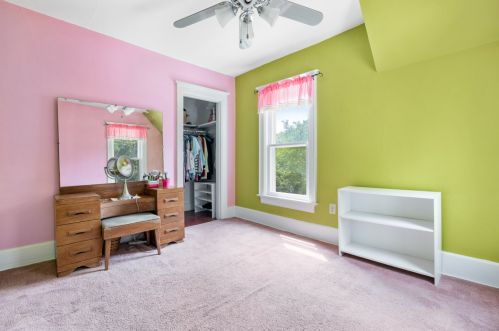 1525 82, Milwaukee WI 53222-2935 exterior