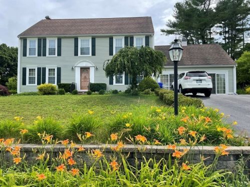 46 Devon St, Taunton, MA 02780-7235