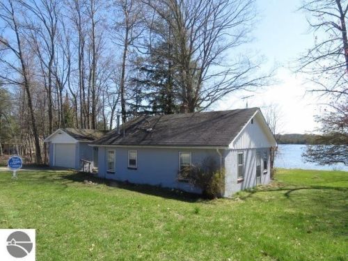 7887 Cottage Dr, Bellaire, MI 49615-9229