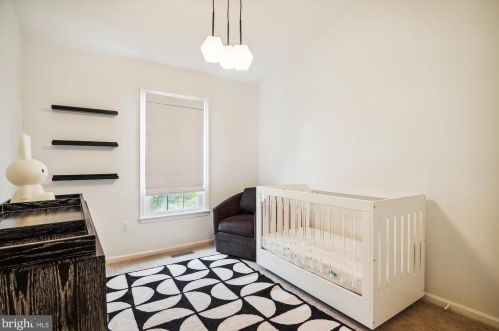 6036 Loganwood Dr, Rockville MD 20852-3459 exterior