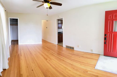 4026 90th St, Milwaukee, WI 53228-2214