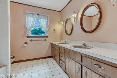 600 Edgemere Dr, Red Bank NJ 07711 exterior