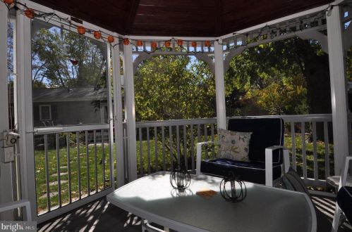 4 Hanover Dr, Cookstown NJ 08511-1005 exterior