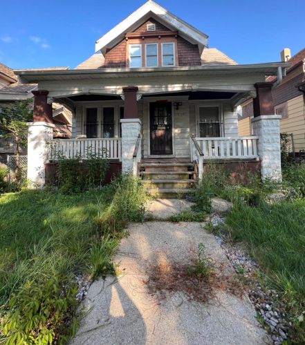 3346 29th St, Milwaukee, WI 53216-3806