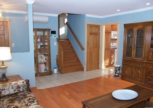 406 Throop St, Babylon, NY 11704-3011