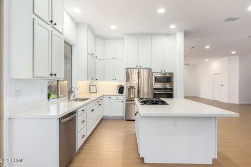 22037 55th St, Phoenix AZ  85054-7151 exterior