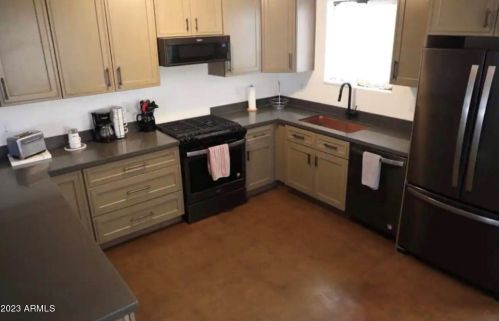 9428 1st Ave, Phoenix AZ  85021-2402 exterior