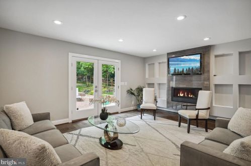 8819 Victory Ln, Rockville MD 20854-3643 exterior