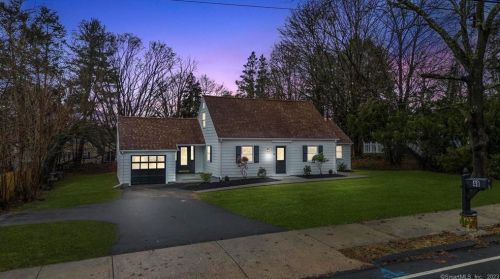 48 Clintonville Rd, North Haven CT 06473-2817 exterior