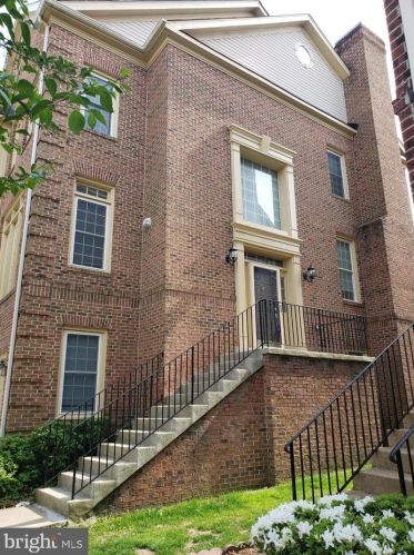 6612 Thurlton Dr, Alexandria VA  22315-2649 exterior