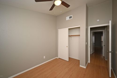 7043 28th Ave, Phoenix AZ  85051-8452 exterior