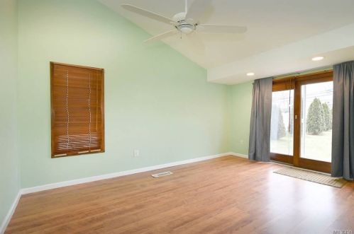 86 Genesee Dr, Commack NY 11725-4032 exterior