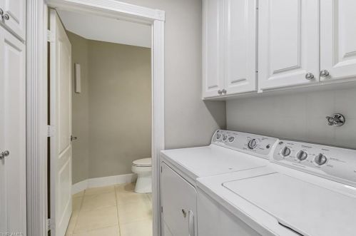 6068 Towncenter Cir, Naples FL 34119-9556 exterior