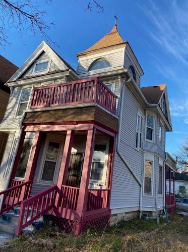 2452 Juneau Ave, Milwaukee, WI 53233-1046