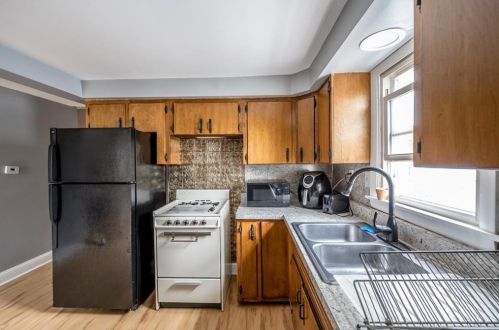 97 Seamans St, Providence RI 02908-1321 exterior