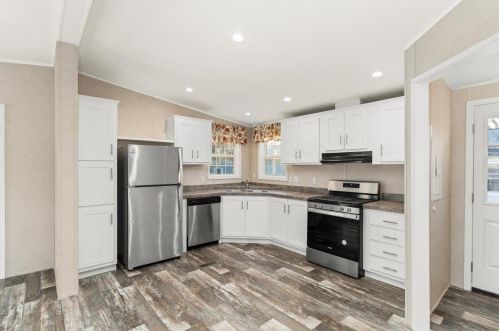 6 Sherman Dr, Concord, NH 03303-1324