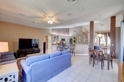 2885 Eagle Dr, Fort Pierce FL 34951-2374 exterior