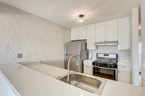 5592 27, Milwaukee WI 53221-4106 exterior