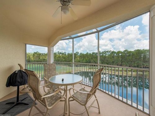 4883 Hampshire Ct, Naples FL 34112-8434 exterior