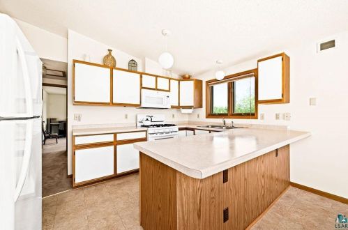 5260 Samuelson Rd, Duluth MN 55811-9789 exterior