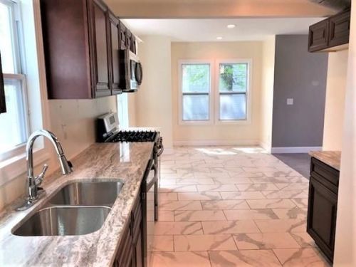 775 Union St, Springfield, MA 01109-3619