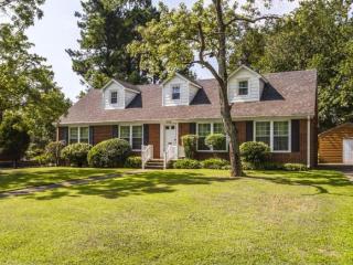 2718 Dee St, Burlington, NC 27215-4704