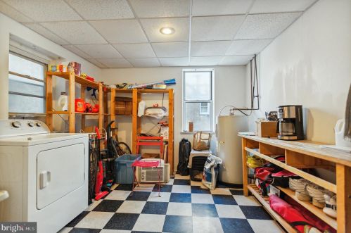 814 9 St, Philadelphia PA 19148-3701 exterior