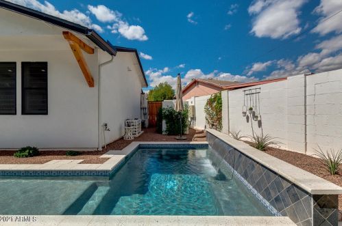 4013 49 Pl, Phoenix AZ 85018-2965 exterior