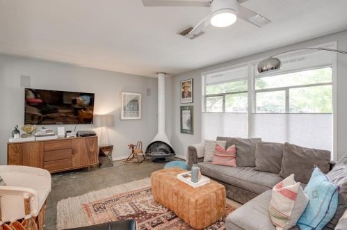 1315 Corona Dr, Austin TX  78723-2513 exterior