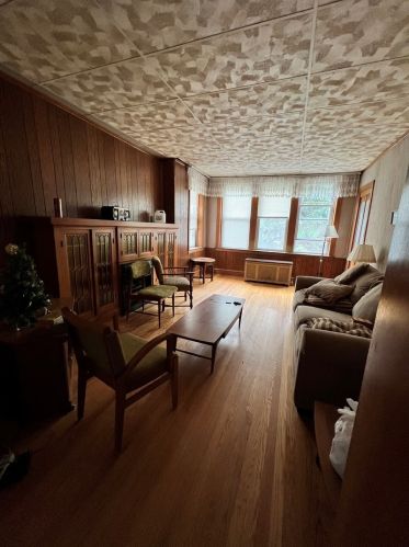 1830 Cuyler Ave, Chicago IL 60613-2402 exterior