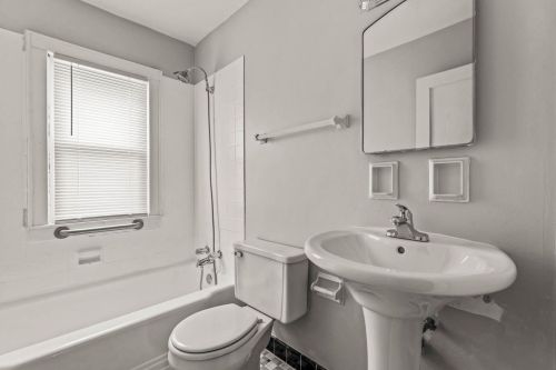 2756 55, Milwaukee WI 53210-1558 exterior