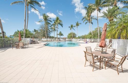 4577 Pasadena Ct, Naples FL  34109-3330 exterior