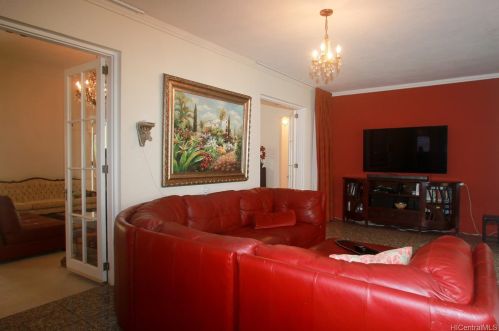 3415 Kaohinani Dr, Honolulu HI 96817-1040 exterior