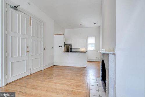 2022 Green St, Philadelphia PA 19130-3275 exterior