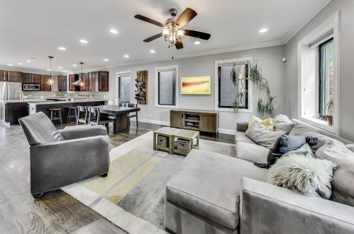 2132 Fletcher St, Chicago, IL 60618-6402