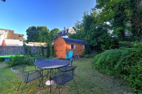 11 Deerfield Ave, Milford CT 06460-7317 exterior