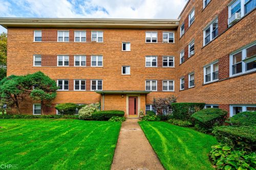 2431 Lunt Ave, Chicago IL  60645-4648 exterior