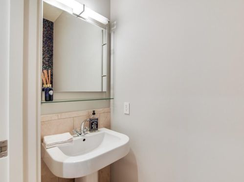 555 5th St, Austin TX 78701-3796 exterior