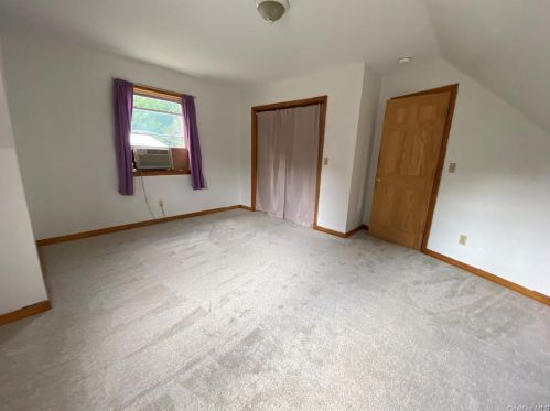 17 Pleasant Vw Rd, Poughkeepsie NY exterior