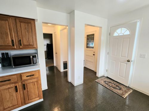 1926 Shettler Rd, Meskegon MI 49444-4255 exterior