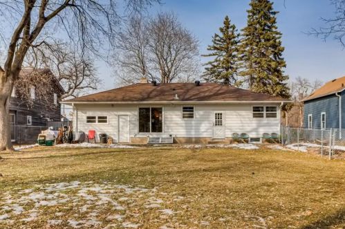 5239 Main St, Maple Plain MN 55359-9695 exterior