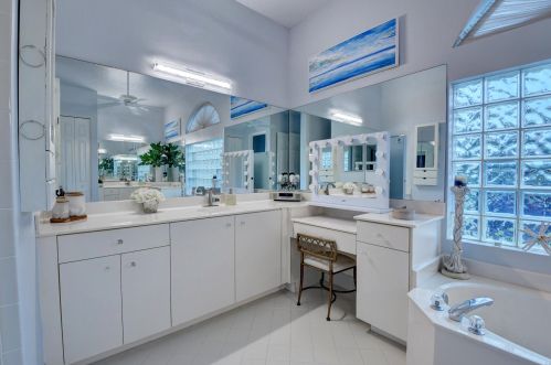 5254 Landon Cir, Boynton Beach FL 33437-1668 exterior