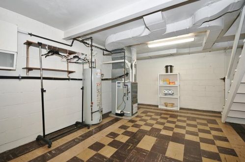 926 Agnew Rd, Pittsburgh PA 15227-3902 exterior