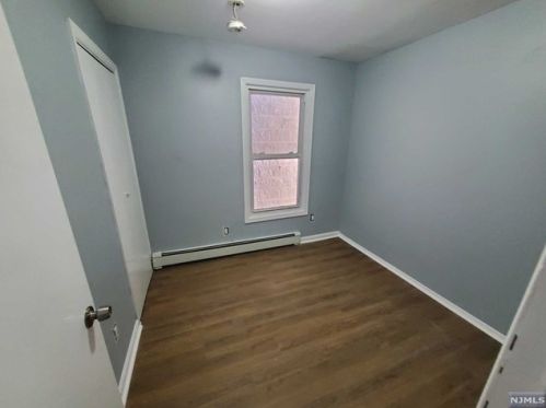 16 Amity St, Paterson NJ 07522-1811 exterior