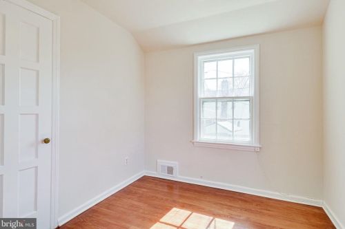 2701 Farmington Dr, Alexandria VA 22303-1315 exterior