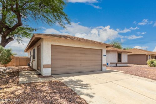 7656 Danforth Ave, Tucson, AZ 85747-9237