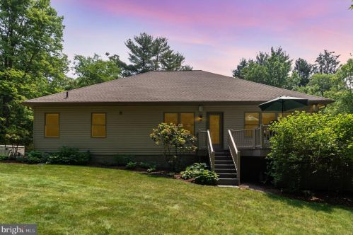 7136 Un Deposit Rd, Hummelstown PA 17036-9505 exterior