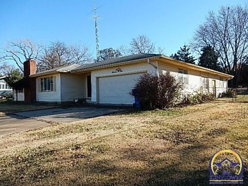 1601 37th St, Topeka KS  66605-2875 exterior